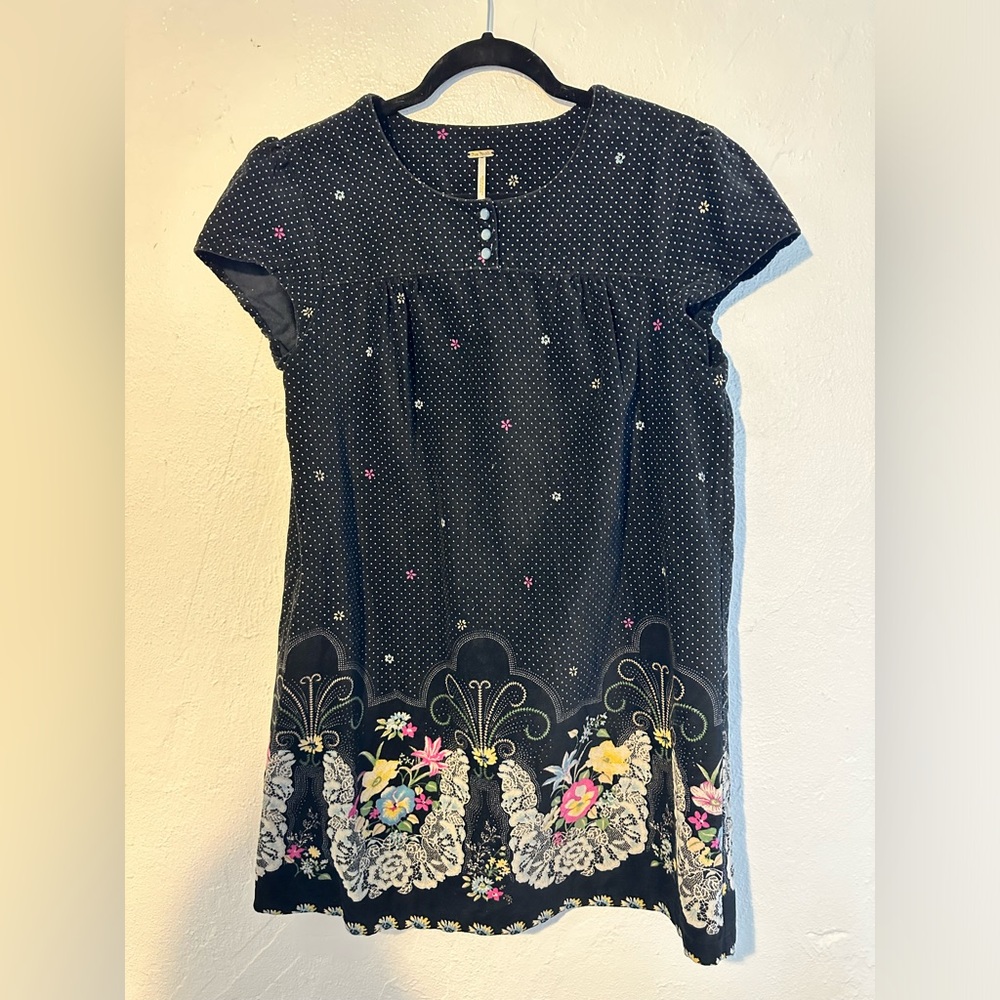 Free people vintage 100% cotton velvet babydoll dress. Size 12 runs small.
